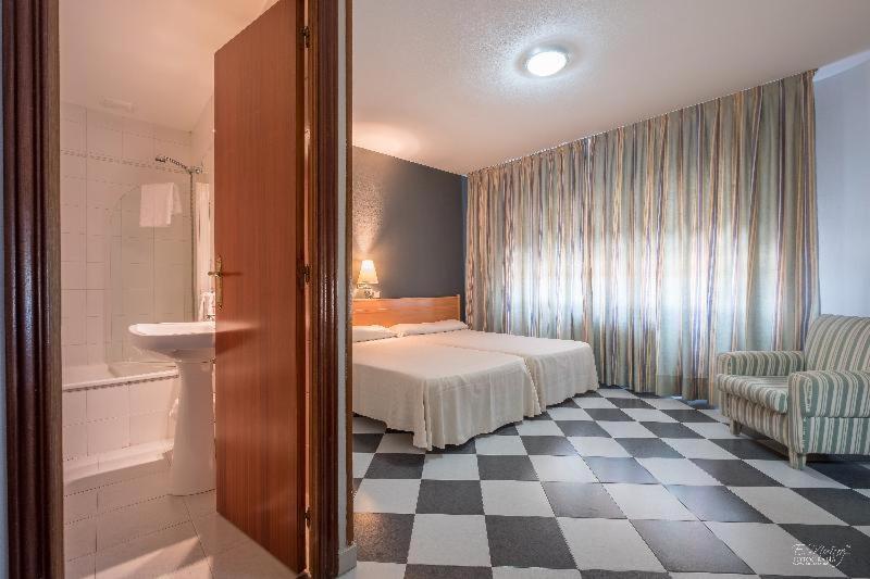 Hotel Vivar Grinon Phòng bức ảnh